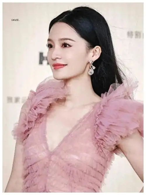 李沁33岁身材完美饱满傲人堪比少女令人叹为观止