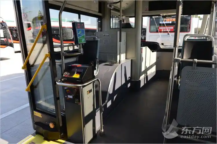 探秘上海延安路中运量公交