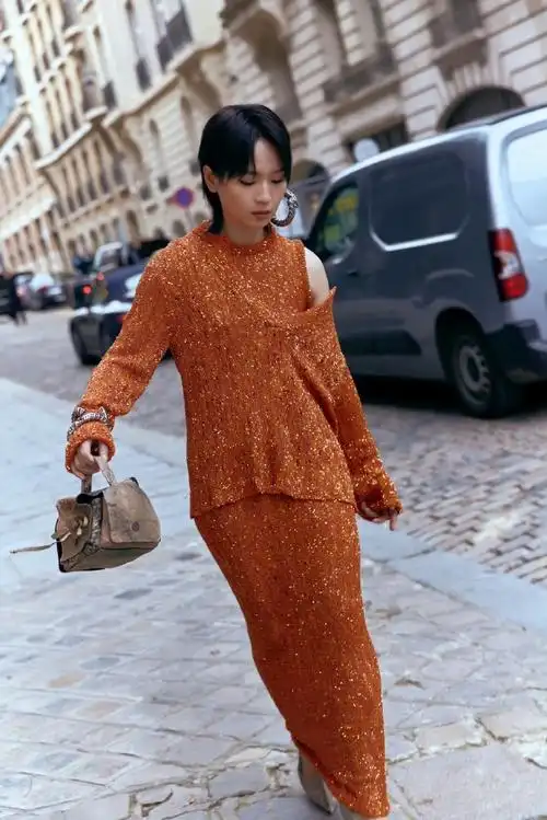 周笔畅雨夜巴黎大片##周笔畅时装周造型反差