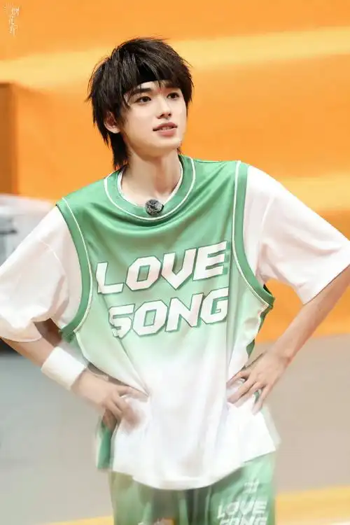 宋亚轩中国移动动感地带芒果卡代言人##宋亚轩 十九无垠轩邈近云