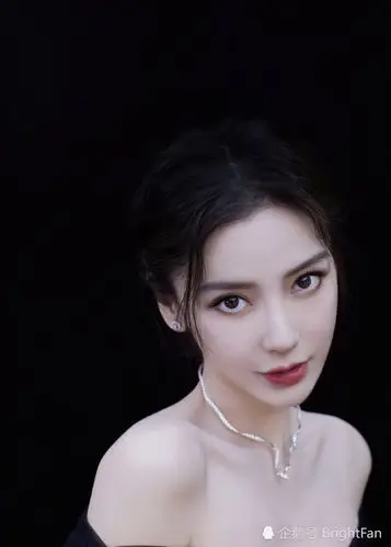 angelababy杨颖黑花裙知性优雅写真图片