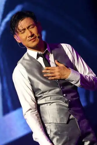 59岁的张学友和亲哥哥自幼痴迷赌博哥哥澳门豪赌欠百万出走13年