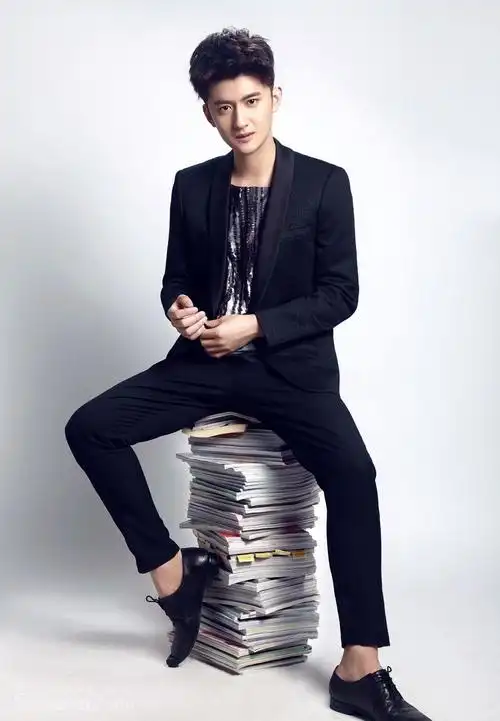 帅气男星高广泽写真图片 休闲装打扮书生气十足 型男,男演员