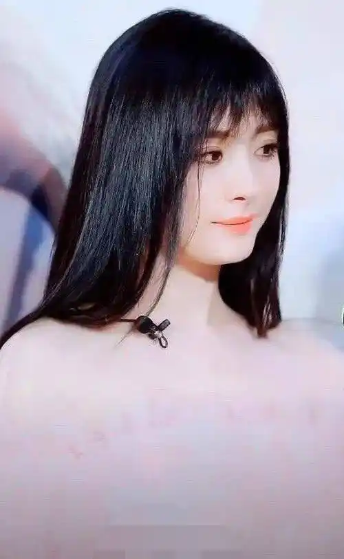 原创杨幂为显嫩做了空气刘海不料用力过猛反作用老了10岁