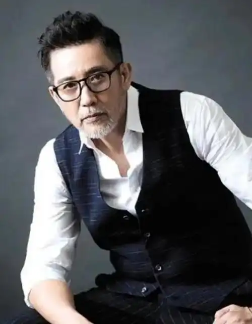 76岁秦汉现身运动,近照骨瘦如柴苍老明显,曾难以接受自己变老