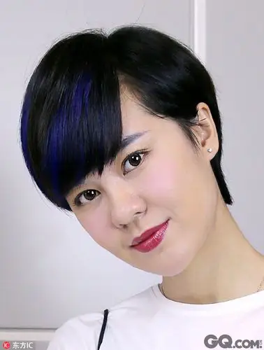 郁可唯台北二次开唱 白色礼服秀逆天美腿超吸睛