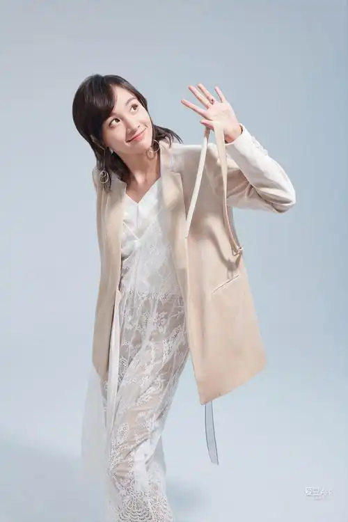 [消息]章龄之柔暖风格大片曝光 展小女人的胶原美