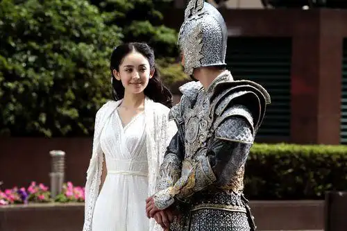 古力娜扎外型吃香演技ng,唐嫣抛弃傻白甜尽显霸气,胡歌成男二?