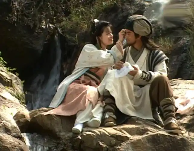 天龙八部中乔峰是怎么爱上阿朱的