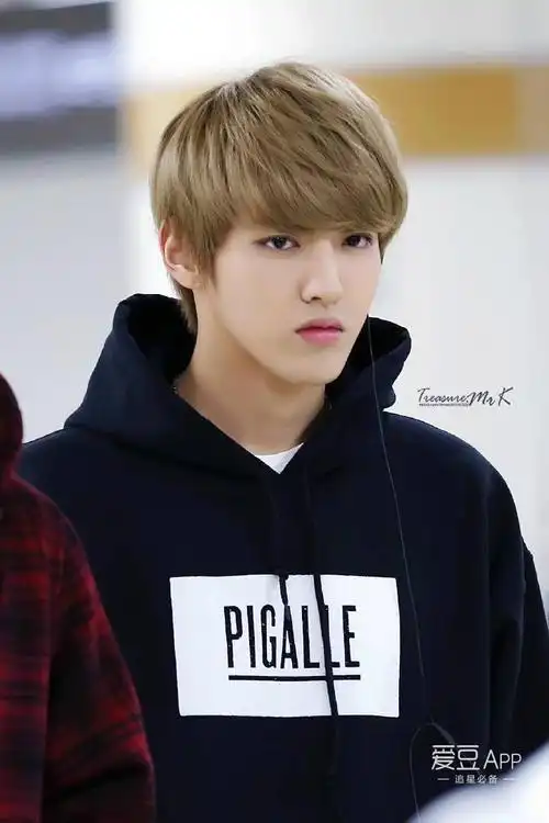 那年今日:五年前kris wu机场图回顾 奶萌可爱青春无敌_吴亦凡