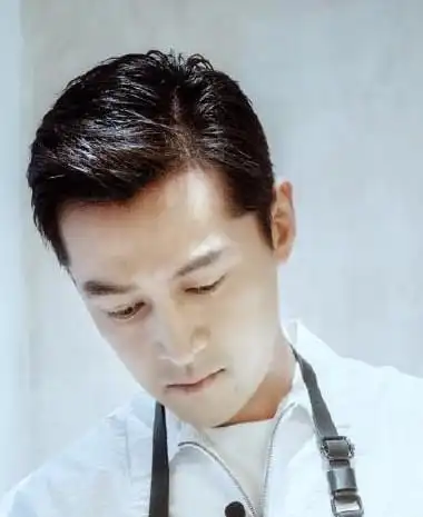 失踪半年胡歌终于回来了白皙短发苗条帅气