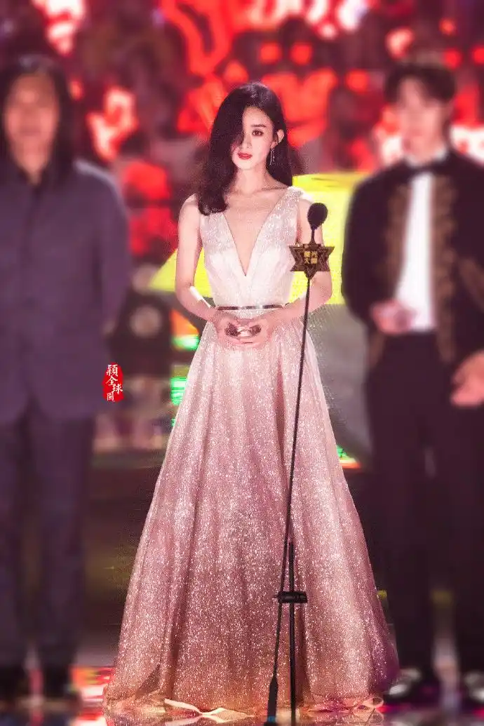 赵丽颖超话	zly	#赵丽颖低头抬眸#	| 20191228 | 腾讯星光大赏 | vip