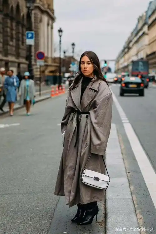 158cm以下的女生,建议少穿这3个"长度"的大衣,不然显矮显胖