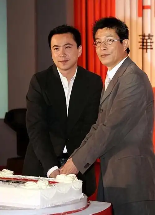 自广告公司起家,继而涉足影视制作,最后延伸至明星经纪,华谊在娱乐圈