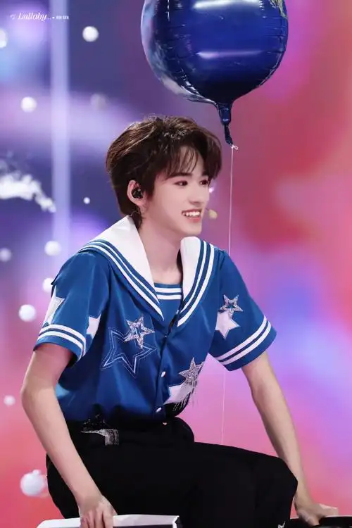 宋亚轩楼外楼演唱会##时代少年团叁重楼暨出道四周年演唱会##时代