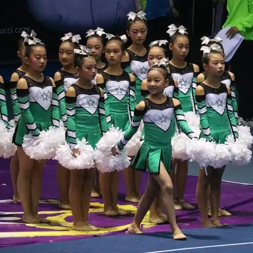 新款啦啦队服装小学生啦啦操比赛服女团体艺术体操舞台表演服包邮_不