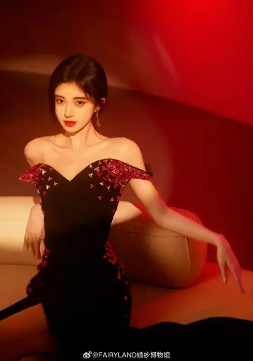 鞠婧祎##鞠婧祎黑色红钻抹胸裙##fairyland × jean louis sabaji