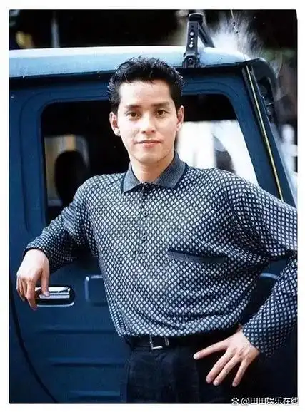 谭咏麟1夫2妻生活:和正室相约丁克,却偷偷和情人生儿子!