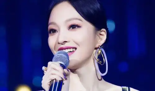 35岁张韶涵依然似少女,靠的不止是高光,还有