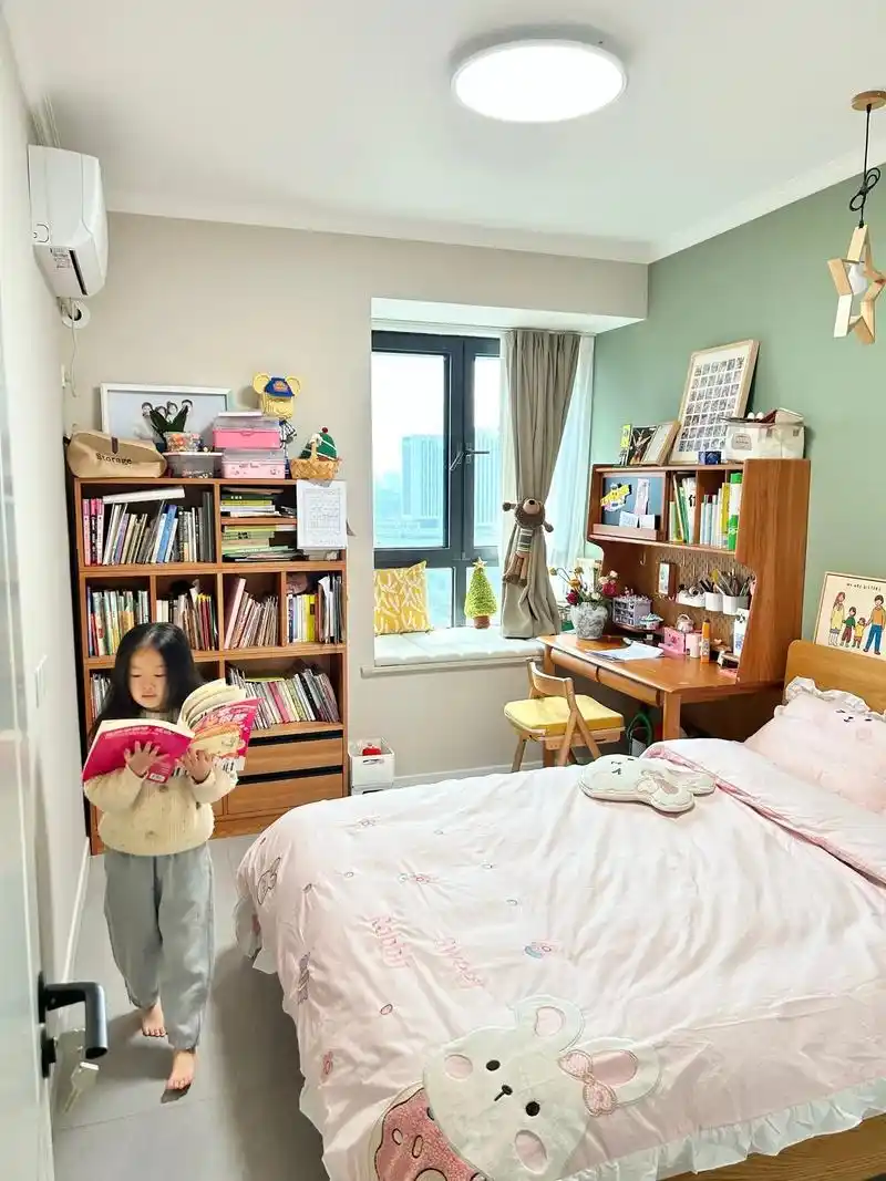 一年级小学生的原木风儿童房.女儿房间虽然很小但是布置的好实 - 抖音