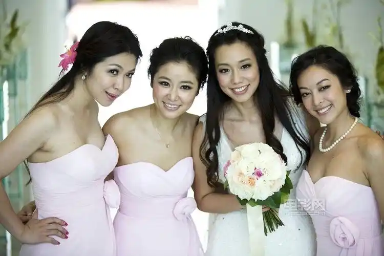 伴娘伴郎礼服的颜色该如何巧妙搭配