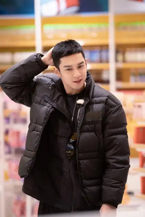 韩东君我们仨##我们仨全员滑雪显眼包