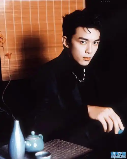 深扒吴磊恋情:假的真不了 - 世界之最