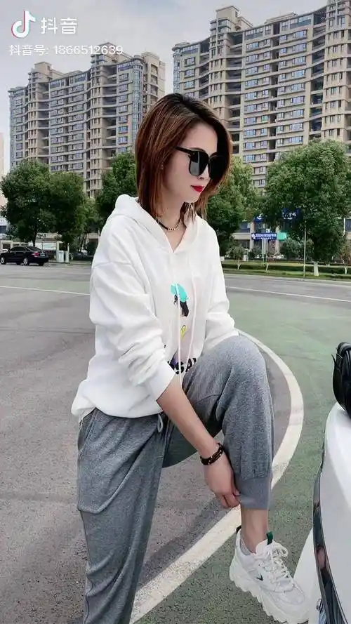 身高165体重105斤虽然过了30岁但我依旧魅力十足因为我懂得穿搭够自信