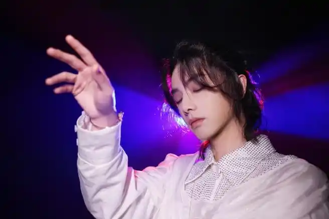 华晨宇舞台浪漫严选##微博之夜