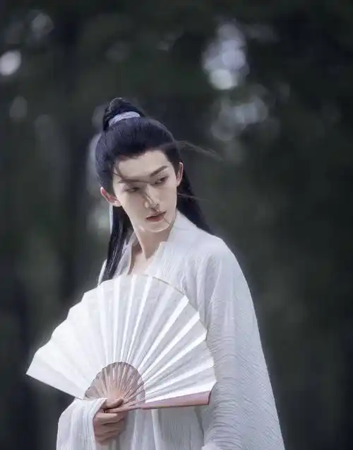 刘宇也太适合汉服了吧,气质温润儒雅,像极了古风小说的男主_白色_哥哥