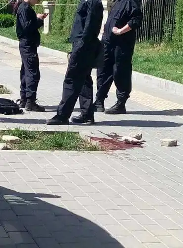 北五环一小区女子被当街割喉目击保安被吓坏