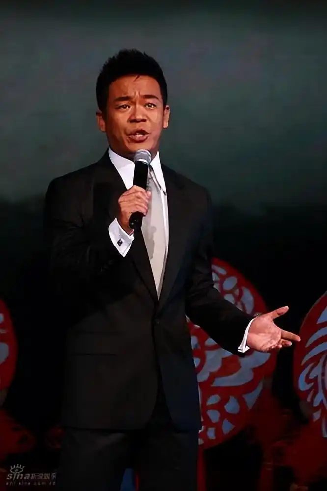 孙浩:曾经的春晚"落魄"歌手,幸得张嘉译提携10年,52岁被骂红