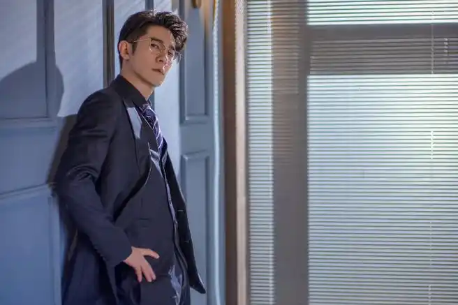 季肖冰西装杀##季肖冰机智的恋爱生活