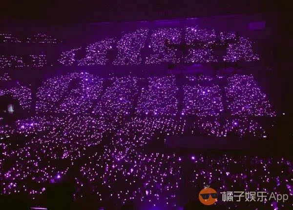 由于日本比较严格所以只有张粉丝应援照,~~~~(>_ )