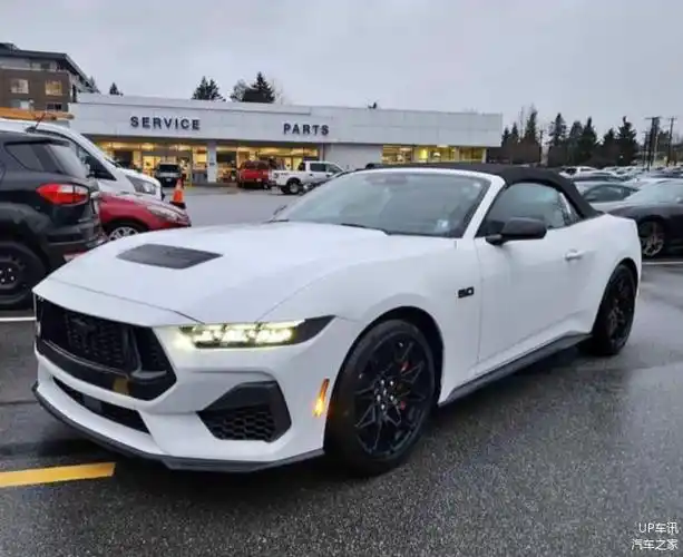 经典的美系风格全新福特mustang敞篷版实车图高性能的跑车