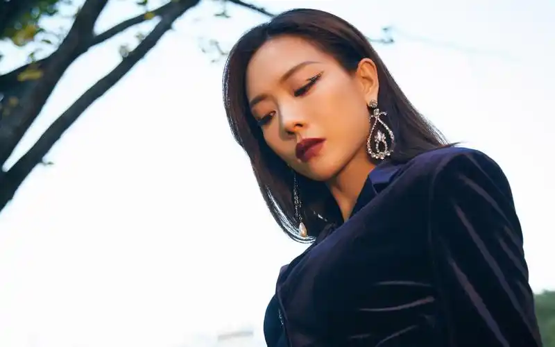 王霏霏成熟魅力图片-美女壁纸-高清美女图片-第6图-娟娟壁纸