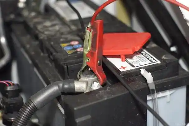 4个12v电瓶并联48v怎么接