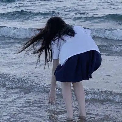 蓝色头像女生背影头像蓝色系头像女生真人背影