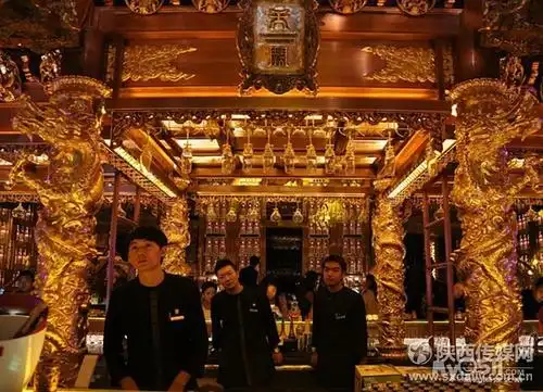 西安首家纯金纯铜皇宫式酒吧天阙 开业了.