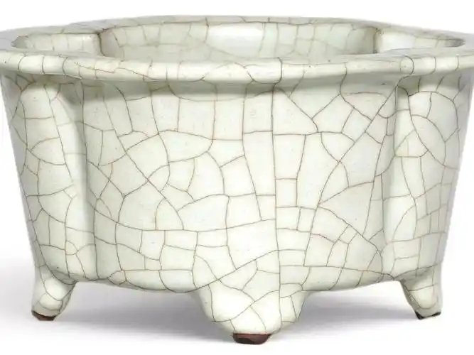 南宋至元 官窑海棠式花盆