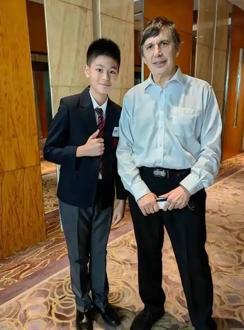 日常喜欢晒娃的蔡国庆,有网友猜测他是想要带儿子进圈发展,对此