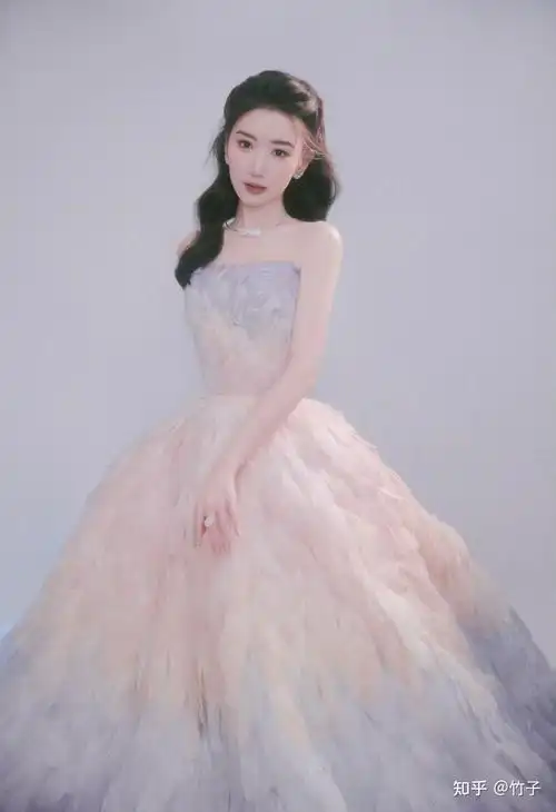 毛晓彤有哪些浪漫唯美的公主范造型? - 知乎