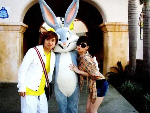 汪嵩,新科国脚,阳光帅气;美美(曾美娟),漂亮大方,2006年环球小姐四川