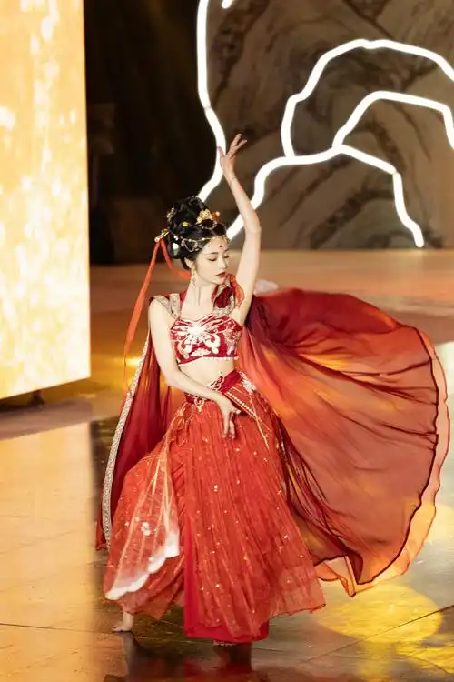 方锦龙周洁琼十面埋伏舞台##周洁琼穿红色古装好美