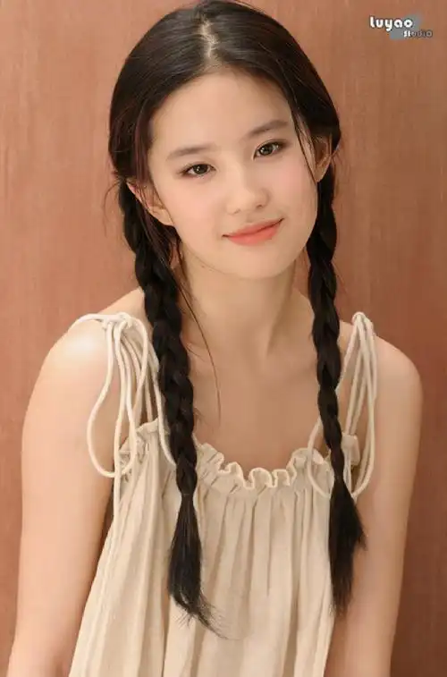 一组刘亦菲麻花辫旧照