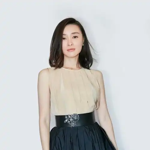 实力派女演员吴越,与胡歌合作,《县委大院》即将播出!_腾讯新闻