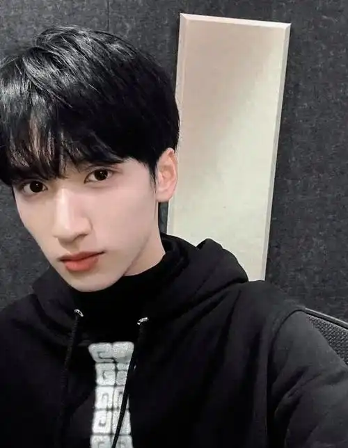 严浩翔神图高清无水印,tnt时代少年团严浩翔港风氛围感神图系列头像