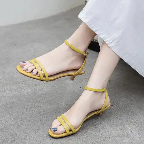 小跟凉鞋女仙女风细矮跟3cm2020夏新款极简低跟一字带猫跟小清新