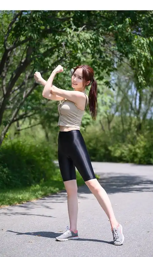 皮尔卡丹夏季光泽丝滑油亮显瘦高腰女弹力运动瑜伽打底裤五分裤子正红