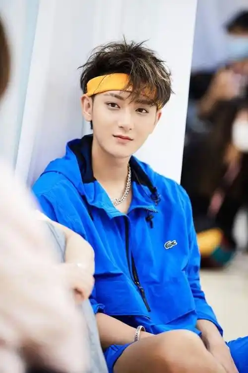 原创黄子韬徐艺洋恋情再添锤粉丝脱粉曝亲密壁咚图蛛丝马迹也被扒